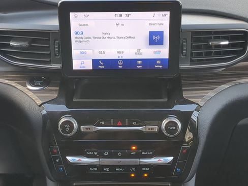 Used 2023 Ford Explorer Limited image 18