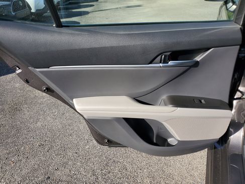 Used 2023 Toyota Camry SE image 12