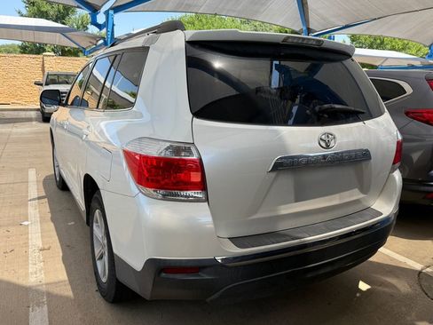 Used 2013 Toyota Highlander SE FWD image 10