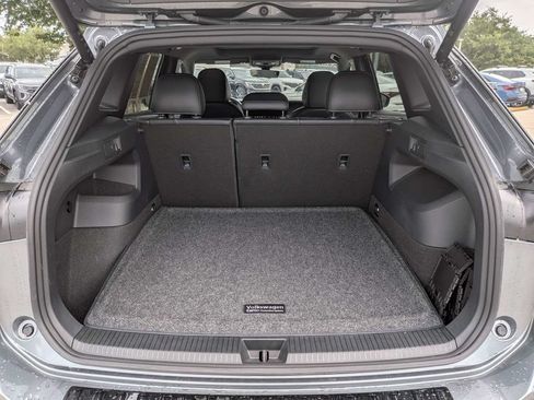 Certified 2026 Volkswagen Tiguan SE R-Line FWD image 13