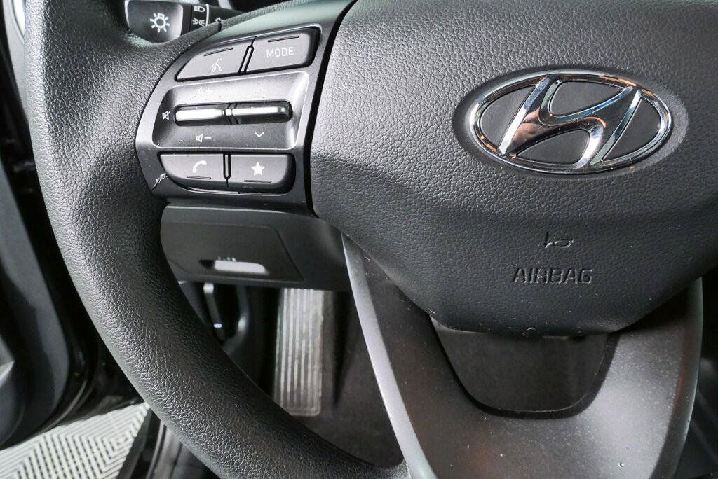 Used 2022 Hyundai Kona SEL FWD image 9