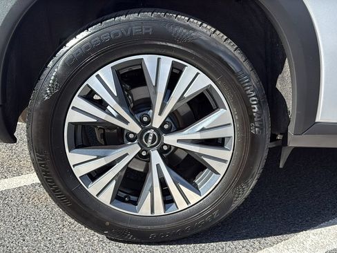 Used 2022 Nissan Rogue SV AWD/4WD image 14