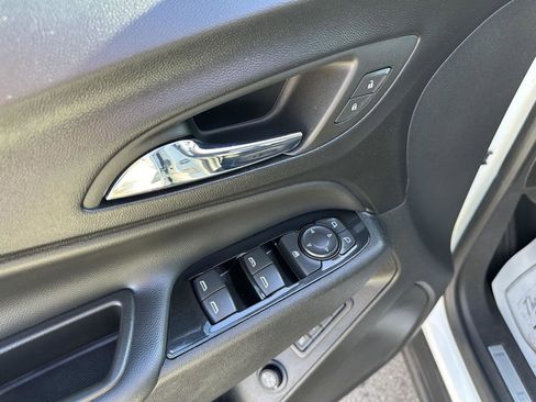 Used 2022 Chevrolet Equinox Premier image 24