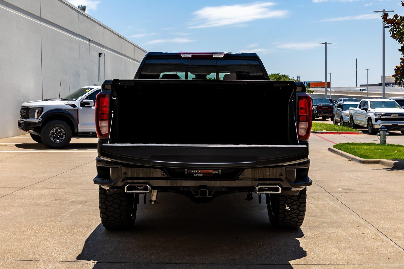 Used 2025 GMC Sierra 1500 Elevation w/ Elevation Premium Package AWD/4WD image 9