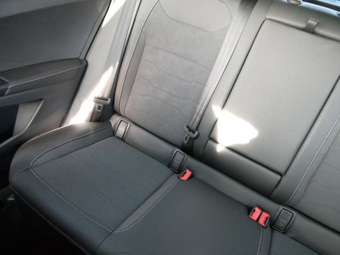 Certified 2025 Volkswagen Taos SE image 12