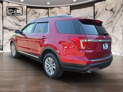 Used 2018 Ford Explorer XLT w/ Equipment Group 202A AWD/4WD image 7
