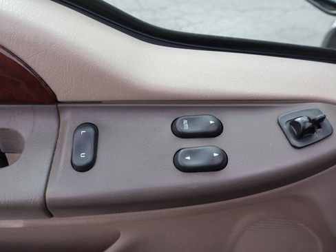 Used 2000 Ford F250 Lariat image 6