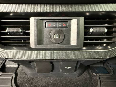 Used 2024 Ford F250 Platinum w/ FX4 Off-Road Package image 31