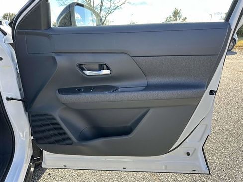 New 2026 Nissan Kicks SV image 8