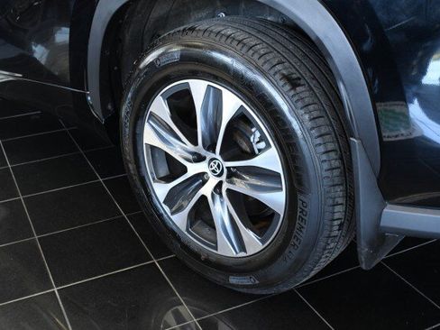 Used 2023 Toyota Highlander XLE AWD/4WD image 43