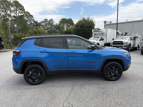 Used 2024 Jeep Compass Trailhawk AWD/4WD image 9