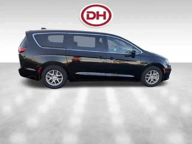 Used 2026 Chrysler Pacifica Select FWD image 6