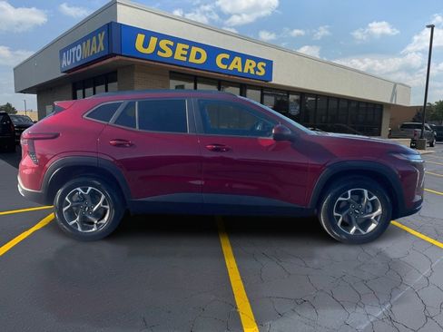 Used 2024 Chevrolet Trax LT w/ Driver Confidence Package FWD image 2