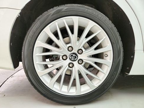 Used 2019 Toyota Camry XLE FWD image 32