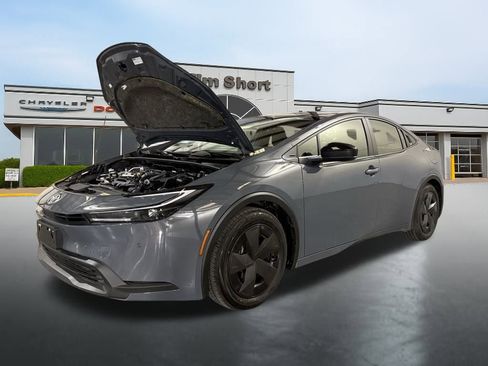 Used 2025 Toyota Prius LE image 10