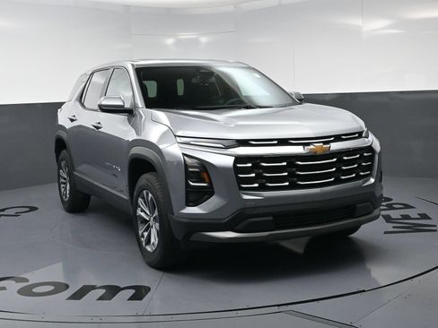 Used 2026 Chevrolet Equinox LT FWD image 3