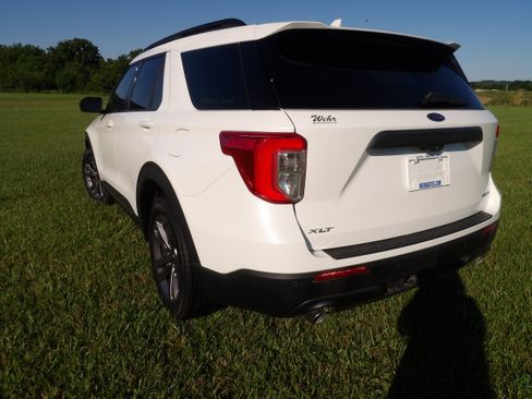 Used 2023 Ford Explorer XLT w/ Equipment Group 202A AWD/4WD image 9