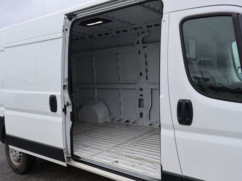 Used 2025 RAM ProMaster 3500 w/ Convenience Group FWD image 3