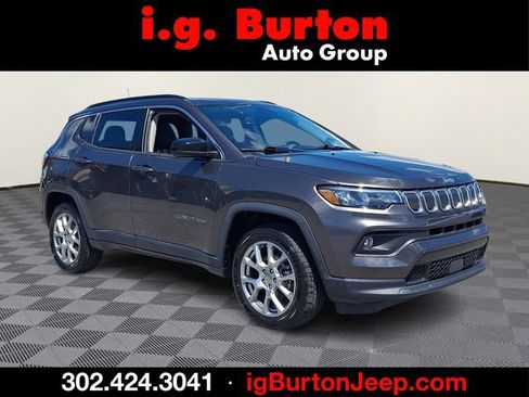 Used 2022 Jeep Compass Latitude w/ Sun and Sound Group AWD/4WD image 1