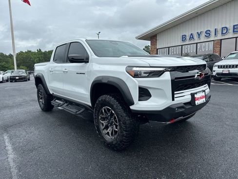 Used 2024 Chevrolet Colorado ZR2 w/ Technology Package AWD/4WD image 2
