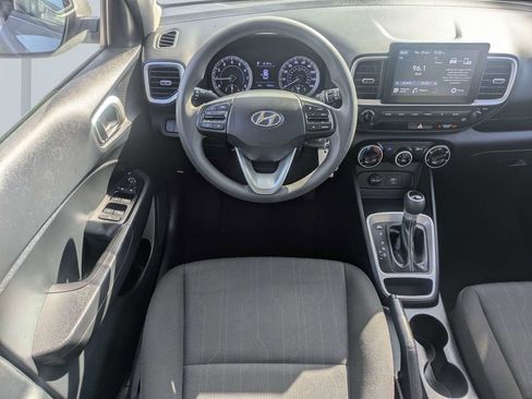 Used 2020 Hyundai Venue SE FWD image 15