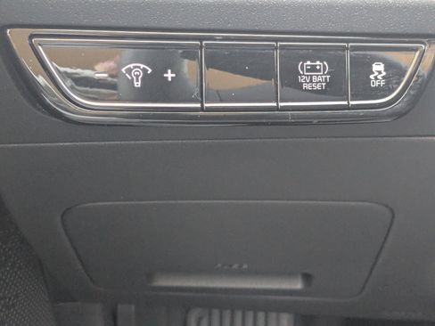 Used 2024 Kia Niro LX image 36