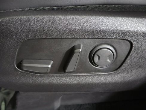 Used 2024 Kia Carnival LX FWD image 32
