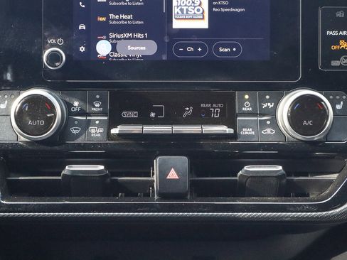 Used 2023 Toyota Highlander XSE image 27