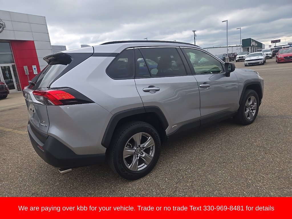 Used 2023 Toyota RAV4 LE AWD/4WD image 7