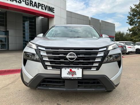 Used 2025 Nissan Rogue SV FWD image 3