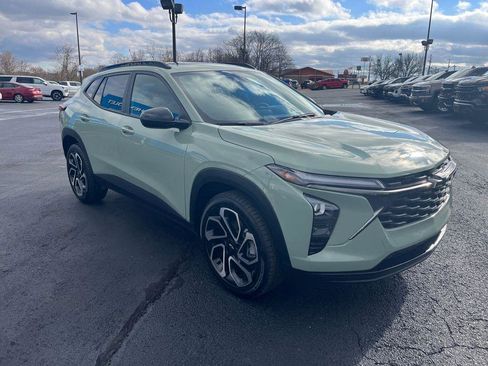 Used 2024 Chevrolet Trax RS w/ Sunroof Package image 7