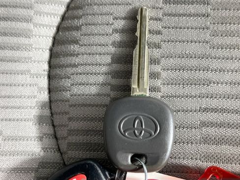 Used 2011 Toyota RAV4 4WD image 34