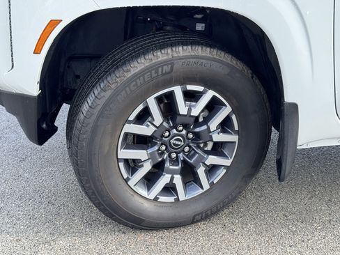 Used 2024 Nissan Frontier SL w/ Technology Package image 43