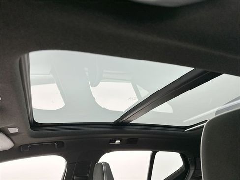 Certified 2025 Volvo XC40 B5 Plus image 22