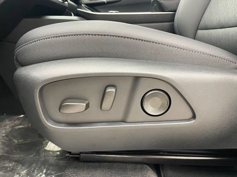 New 2026 Chevrolet Equinox LT w/ Convenience Package II AWD/4WD image 9