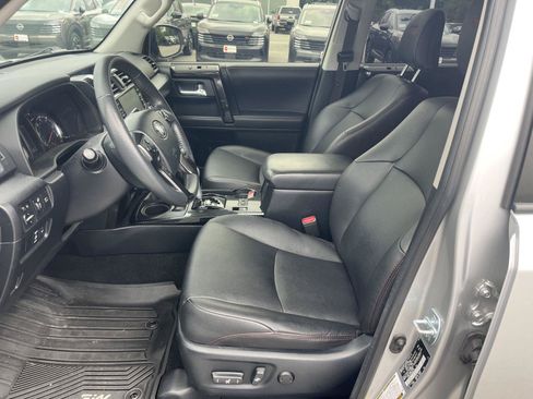 Used 2022 Toyota 4Runner TRD Off-Road Premium AWD/4WD image 11