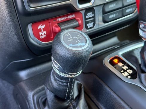 Used 2025 Jeep Wrangler Unlimited Rubicon 4xe image 15