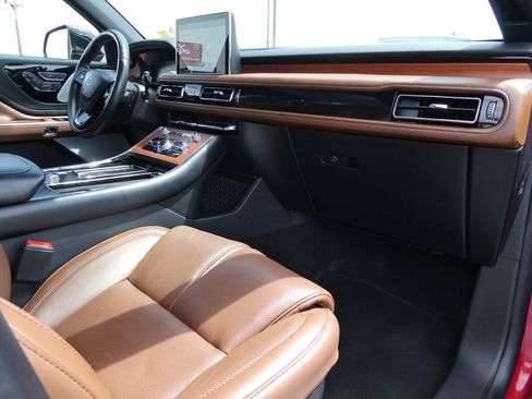 Used 2020 Lincoln Aviator Reserve w/ Equipment Group 202A AWD/4WD image 14