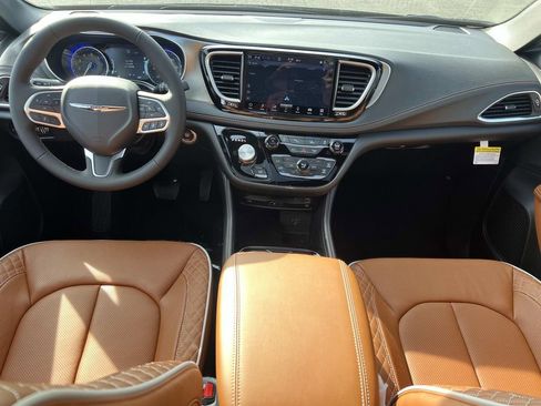 New 2026 Chrysler Pacifica Pinnacle image 11