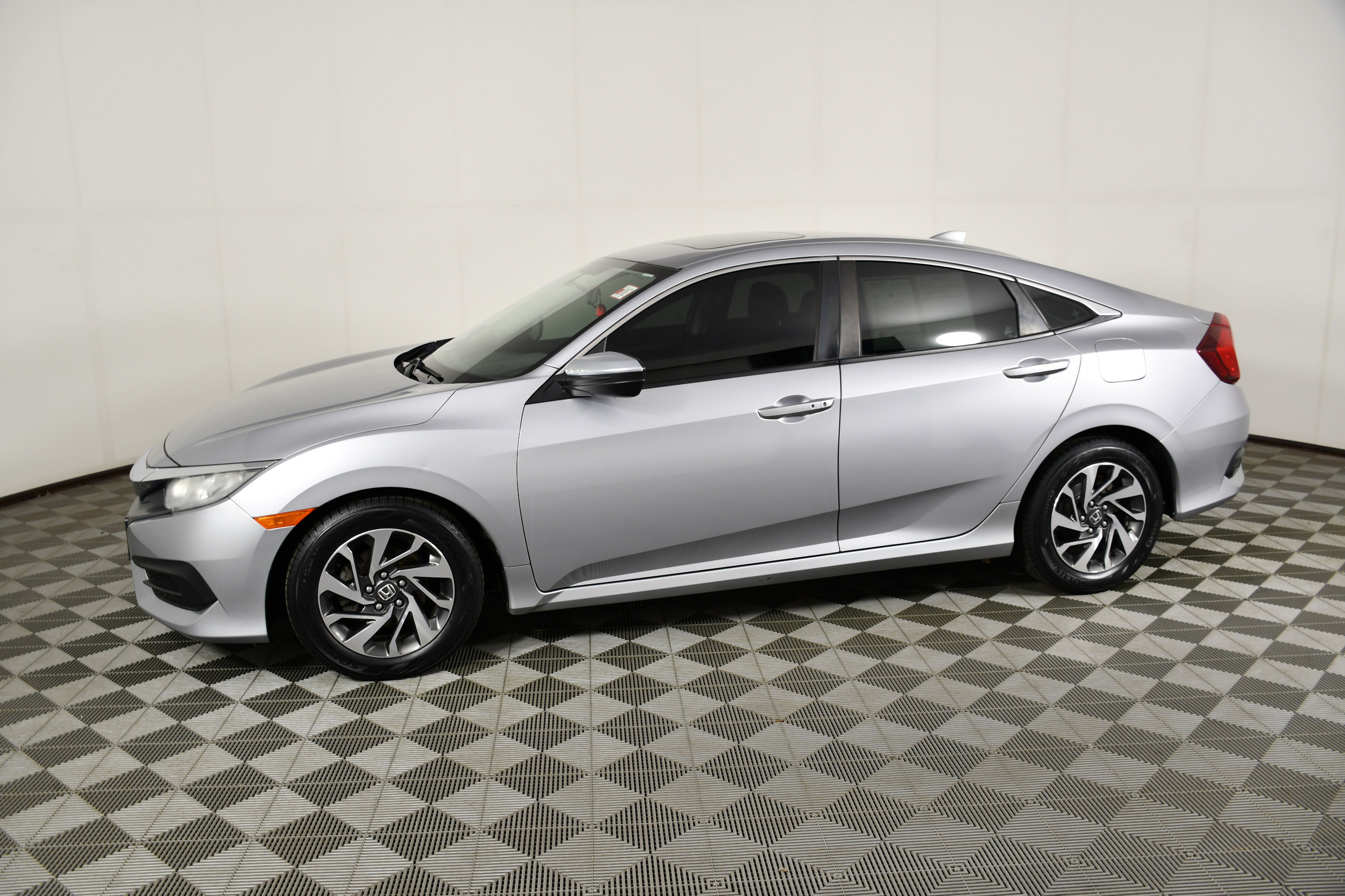 Used 2017 Honda Civic EX image 9