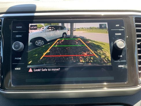 Used 2022 Volkswagen Atlas Cross Sport SE AWD/4WD image 25