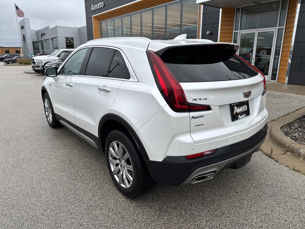 Used 2022 Cadillac XT4 Premium Luxury w/ Enhanced Visibility Package AWD/4WD image 9
