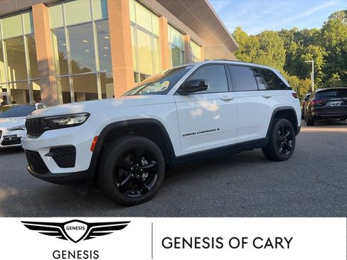 Used 2023 Jeep Grand Cherokee Altitude AWD/4WD image 1