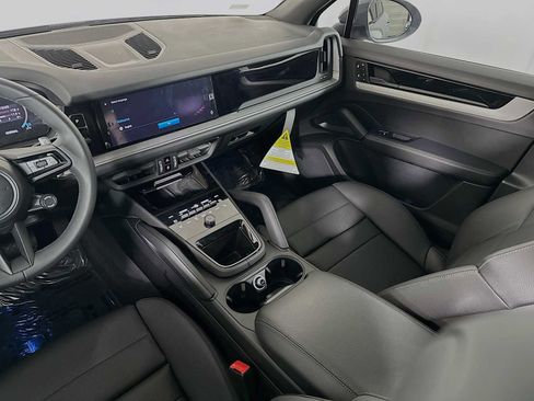 Certified 2025 Porsche Cayenne image 25