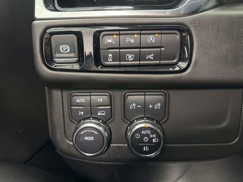 Used 2025 GMC Yukon Denali image 43