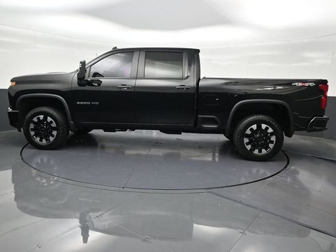 Used 2020 Chevrolet Silverado 2500 Custom w/ Custom Value Package AWD/4WD image 2