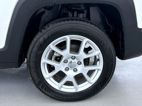 Used 2021 Jeep Renegade Latitude image 22