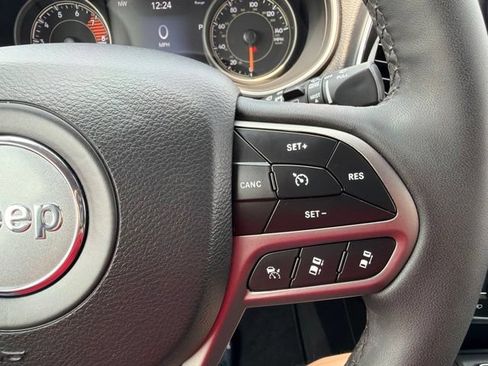 Used 2022 Jeep Cherokee Limited AWD/4WD image 15