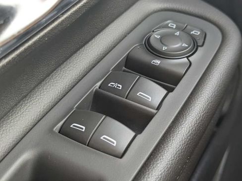 Used 2024 GMC Terrain SLT w/ Infotainment Package II FWD image 25