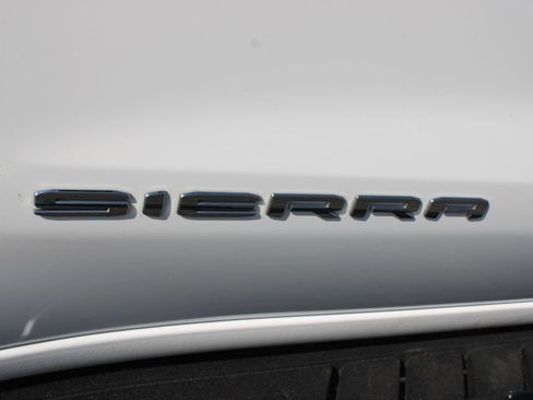Used 2021 GMC Sierra 1500 SLE w/ X31 Off-Road Package AWD/4WD image 38